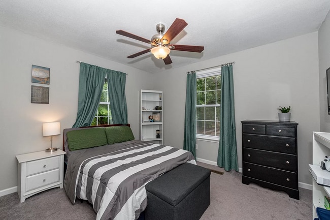 Building Photo - 3bd/2.5ba 2-story home in quiet neighborhood.