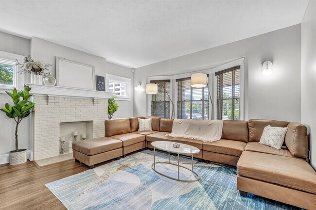 Building Photo - 1501 E 105th St