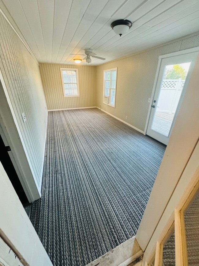 Building Photo - Stunning 8 bedroom House In Fantastic Neig...