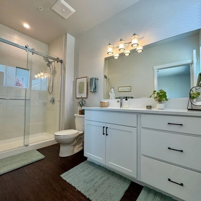Building Photo - Cute, modern 2 bed 2.5 bath condo for rent!