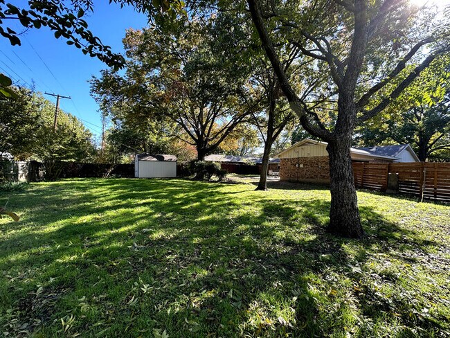 Building Photo - 408 Mimosa Dr