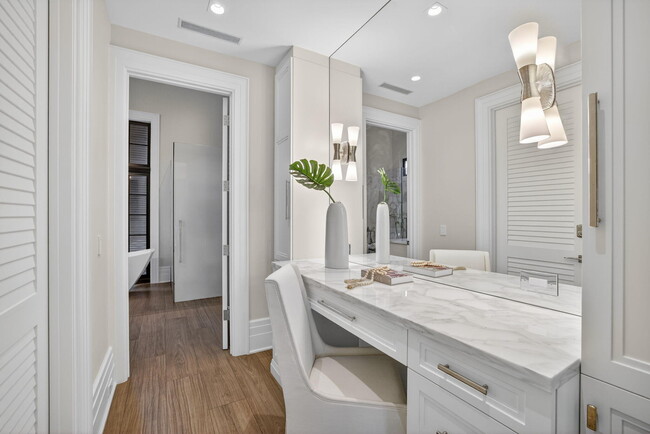 Building Photo - 400 Mola Ave