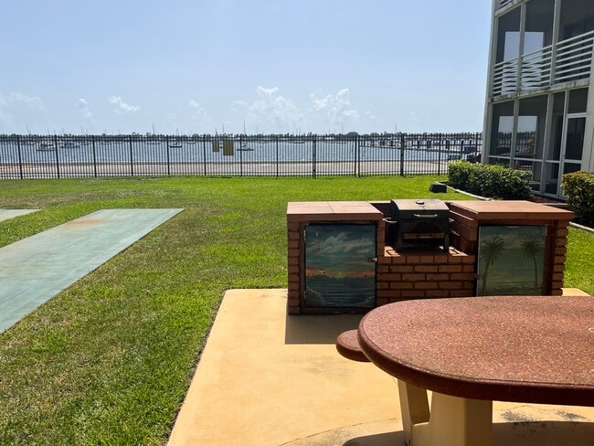 Building Photo - 4500 N Flagler Dr