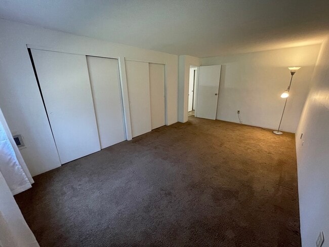 Building Photo - 17 Village Rock Ln