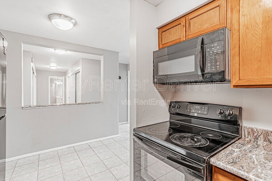 Building Photo - 1366 Garfield St