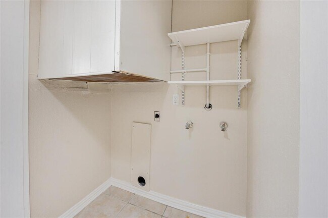 Building Photo - 12028 Mighty Oak Dr
