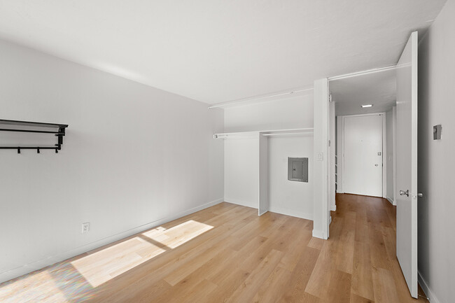 Building Photo - 3050 Rue D’Orleans
