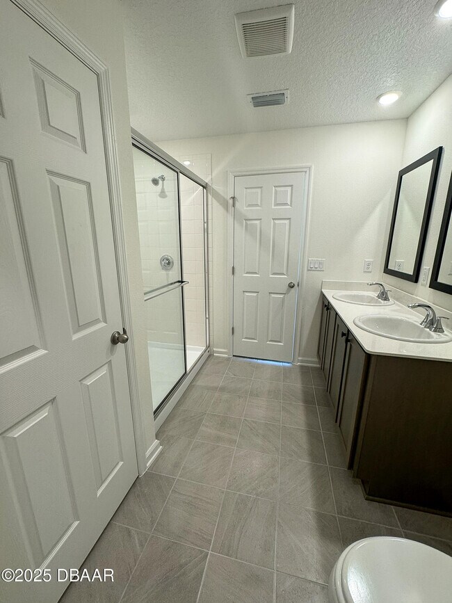 Building Photo - 55 Signet Cir