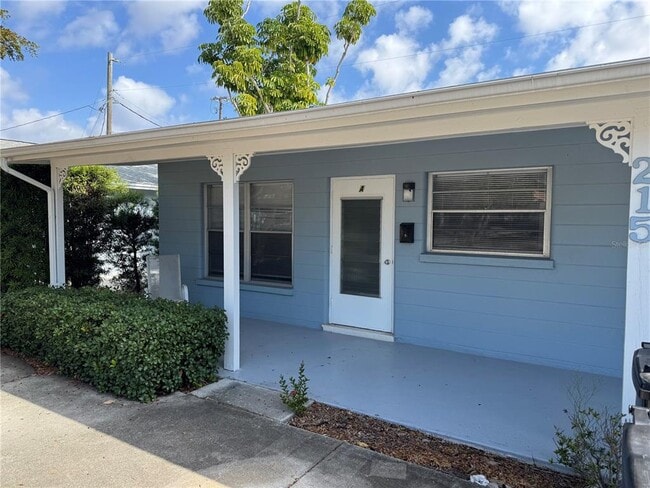 Building Photo - 215 Park Blvd S