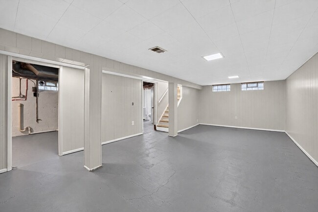 Building Photo - 14112 Krems Ave