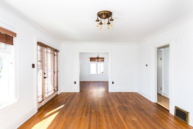 Building Photo - Spacious Home with that Classic Seattle Charm!