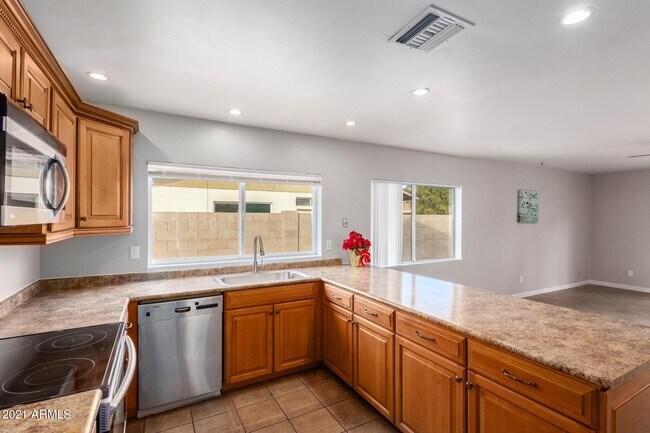 Building Photo - 5138 W Desert Cove Ave