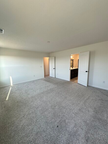 Owners suite - 3368 Sunbeam Pl