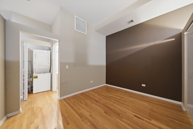 Building Photo - 208 W Washington St