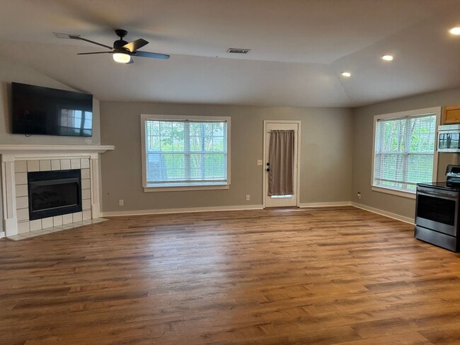 Building Photo - Great 3BR Home in Spring Hill
