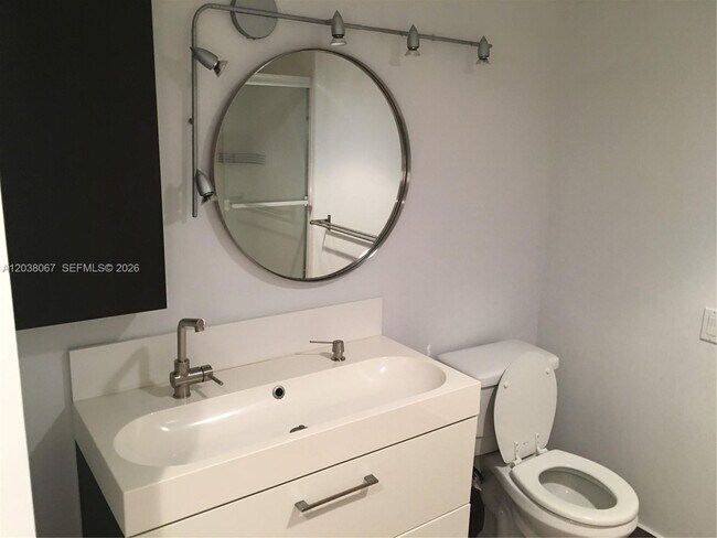 Building Photo - 3640 Yacht Club Dr