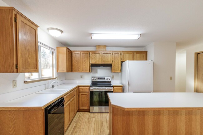 Building Photo - Ask About Our $500 Off Move In Special - N...