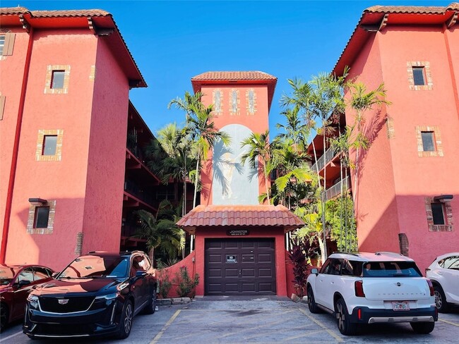 Building Photo - 660 Tennis Club Dr