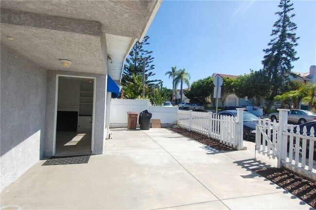 Building Photo - 166 Avenida Miramar