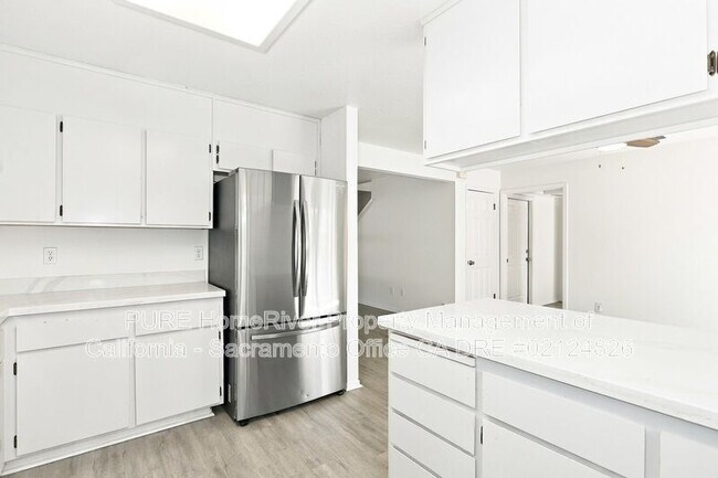 Building Photo - 2224 Glacier Dr