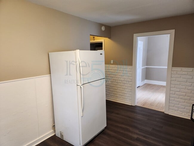 Building Photo - Forest Park School District!