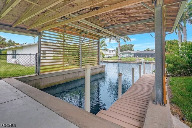 Building Photo - 787 Overiver Dr