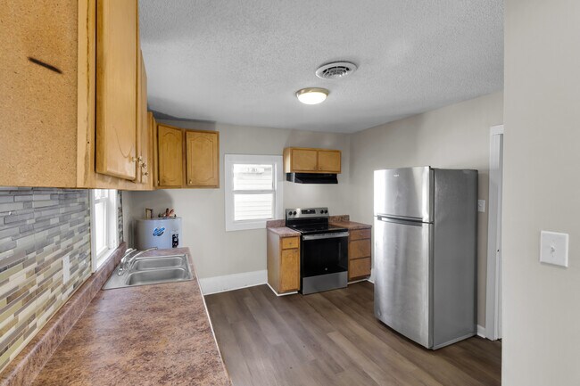 Building Photo - 605 1st Ave