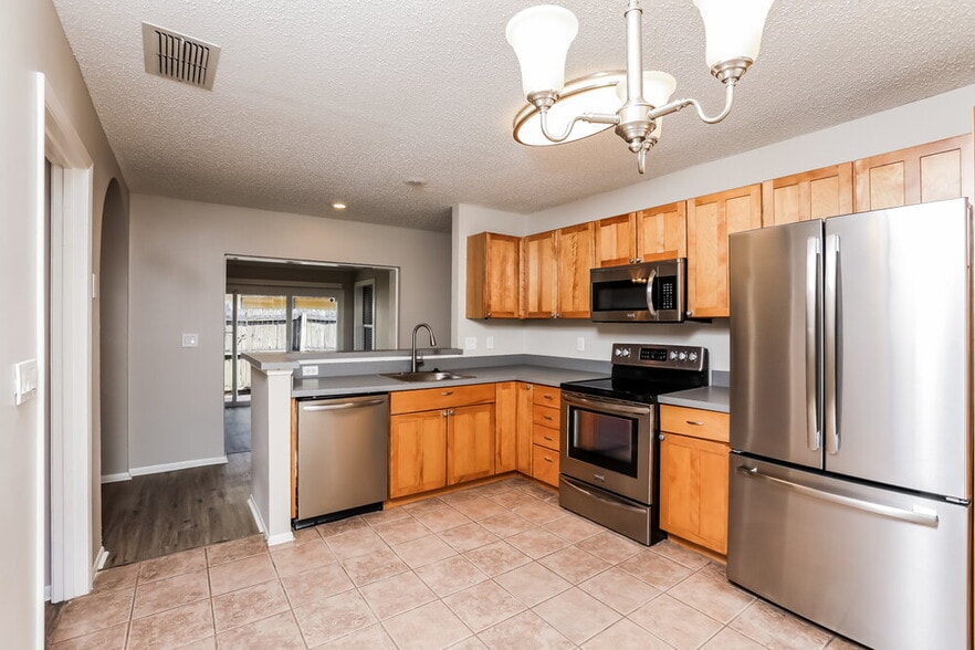 Building Photo - 3304 S St Lucie Dr