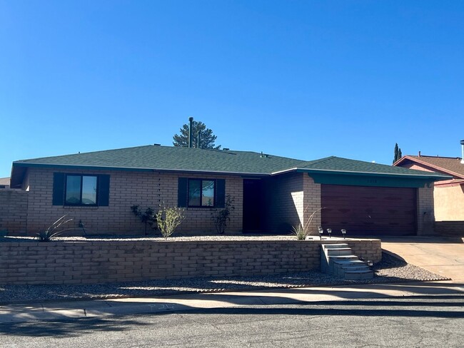 Primary Photo - 1310 E Buckhorn Dr