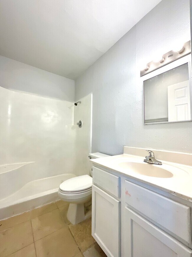 Building Photo - Lovely 3 Bedroom/ 2 Bath Home In Converse, TX!