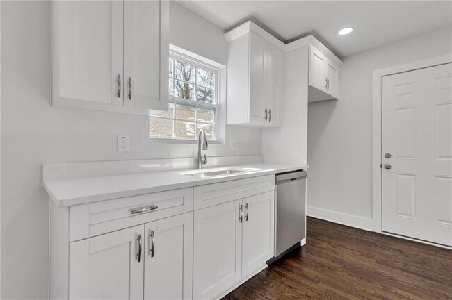 Building Photo - 1271 Lorenzo Dr SW