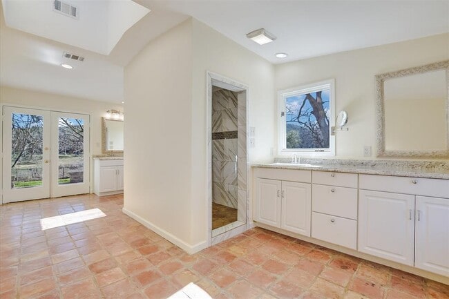 Building Photo - 202 Lazy L Ln