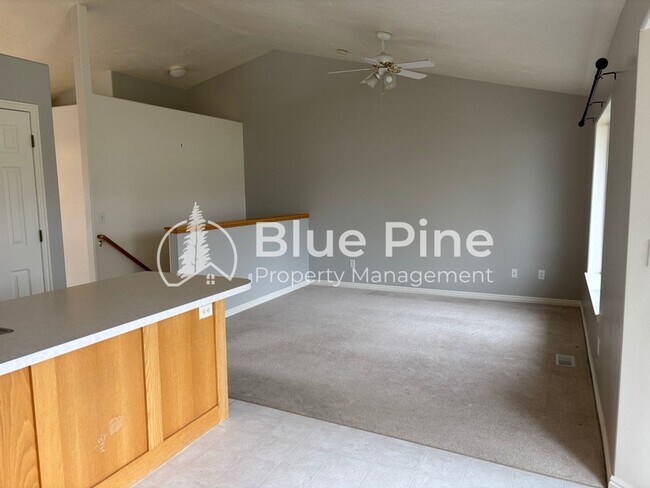 Building Photo - 3863 Ridgeview Cir