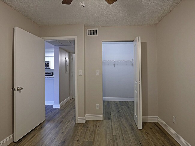 Building Photo - Mystic Gardens 5309-905