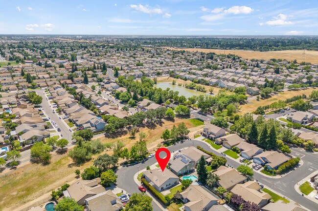 Building Photo - 9259 Crystal Falls Way