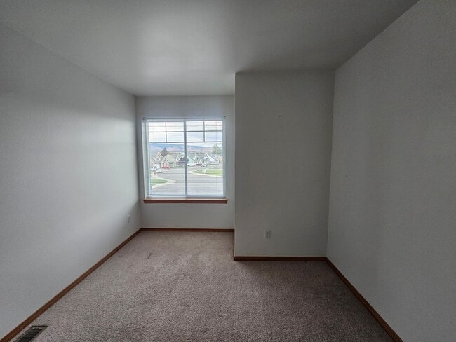 Building Photo - Beautiful Rental with Oversized Yard & Ope...