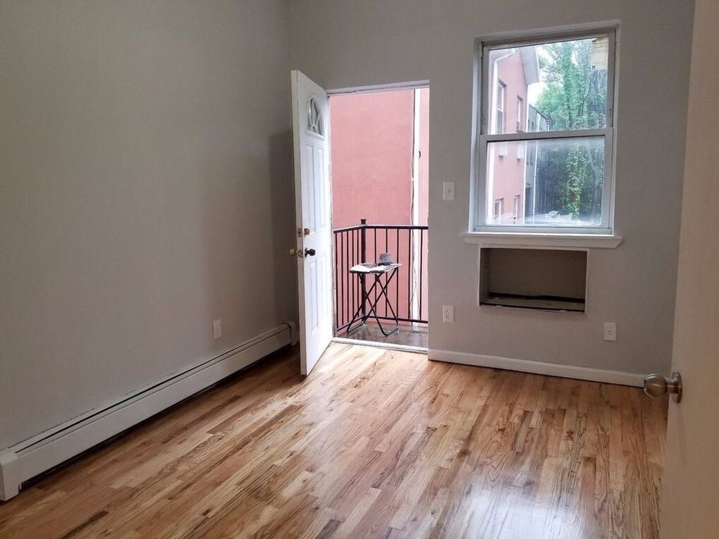 Building Photo - 804 Evergreen Ave