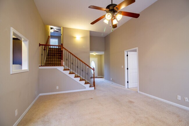 Building Photo - Fresh and Clean 3/2 with BONUS room and fenced yard.  Go.