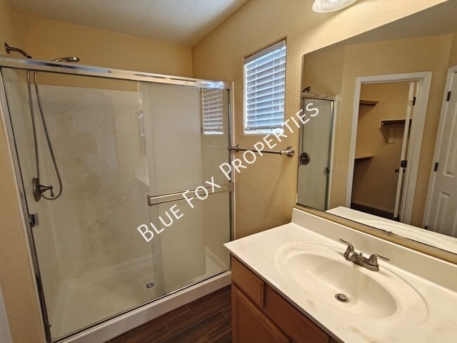 Building Photo - 2122 E Calle Arroyo Lindo