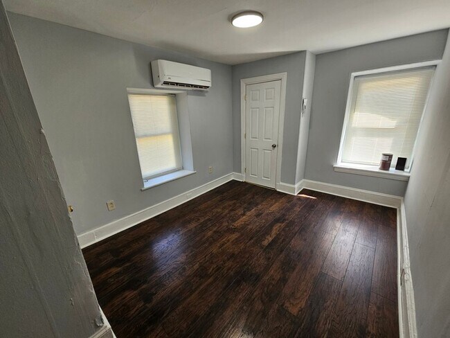 Building Photo - 4729 Leiper St