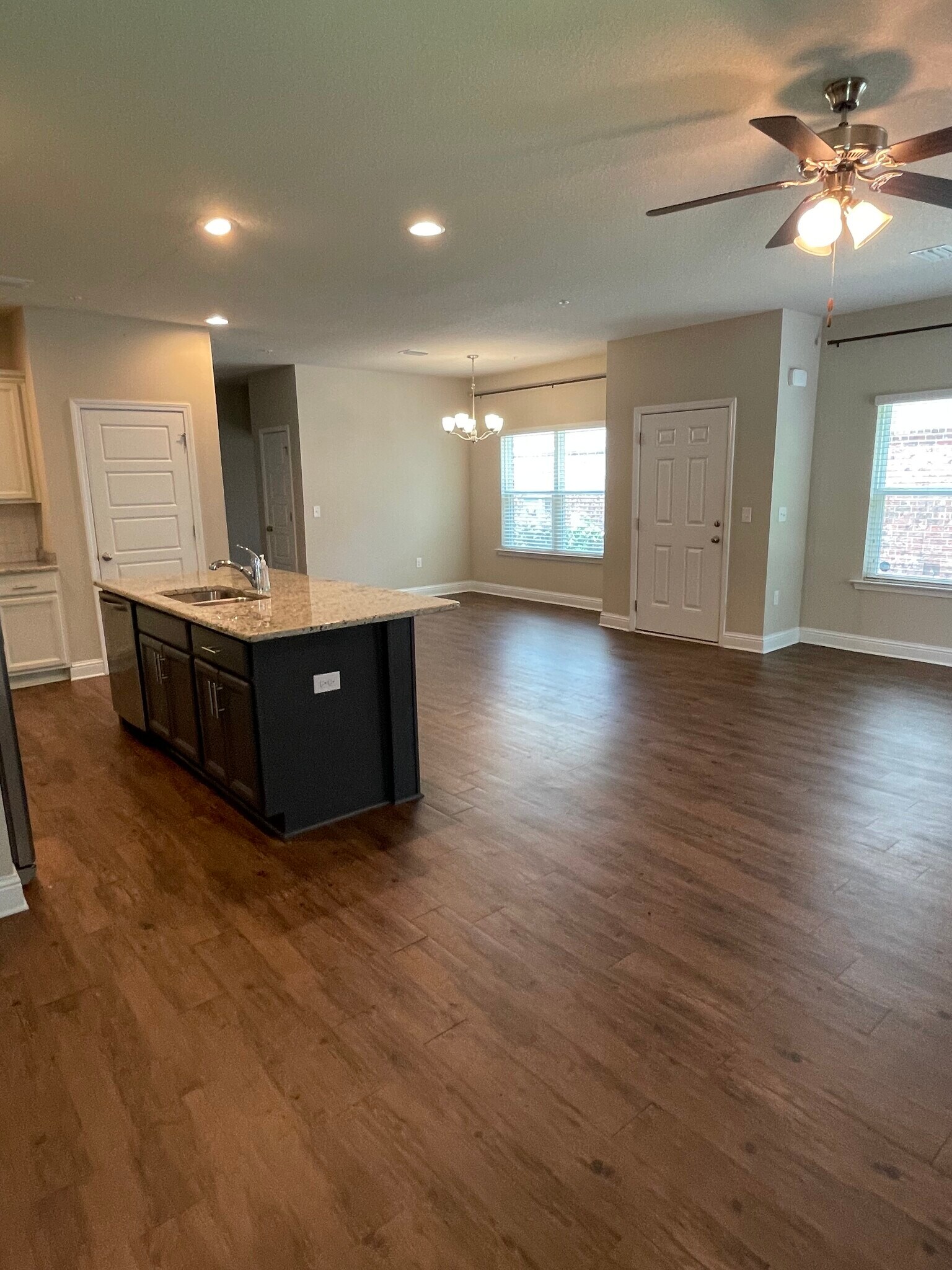 Building Photo - 6891 Spaniel Dr