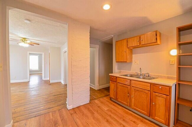 Building Photo - 4038 Seward St