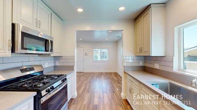 Building Photo - 2691 Thorpe Ave