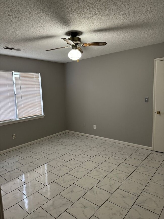 Building Photo - 331 E Gilmore St