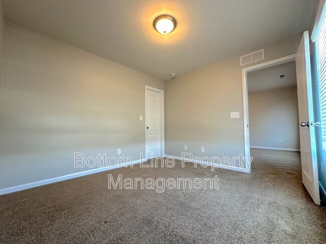 Building Photo - 137 Willow Valley Dr