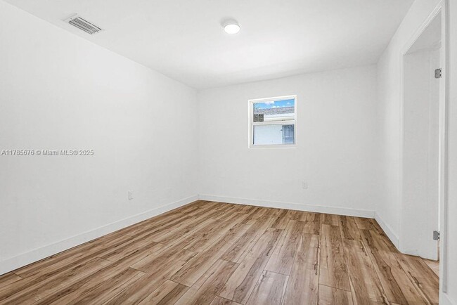 Building Photo - 128 NW 61st St
