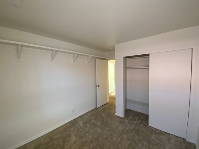 Building Photo - 3 Bedroom Single Story Home Available Near...