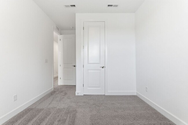 Building Photo - Brand New Mount Juliet Townhome