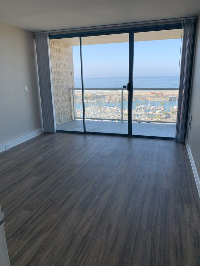 Building Photo - Panoramic views from Marina Towers Oceanside!