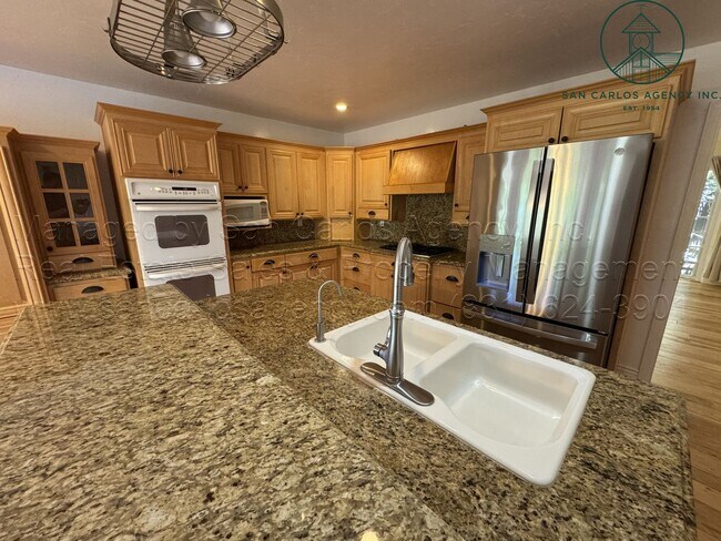 Building Photo - Spacious & Private Four Bedroom Carmel Val...